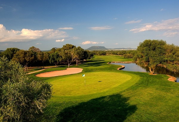Golfschule Mallorca - Son Antem - Spielbahn mit Wasserhinderniss Golfschule Golf Son Antem Resort