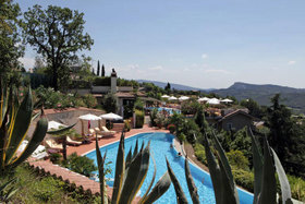 Hotel Madrigale The Panoramic Resort - Pool + Blick